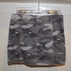 Camouflage mini skirt size large